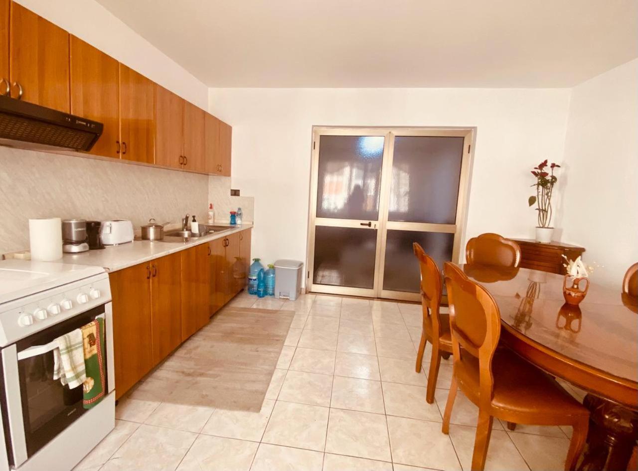 Apartment Tirana Esterno foto