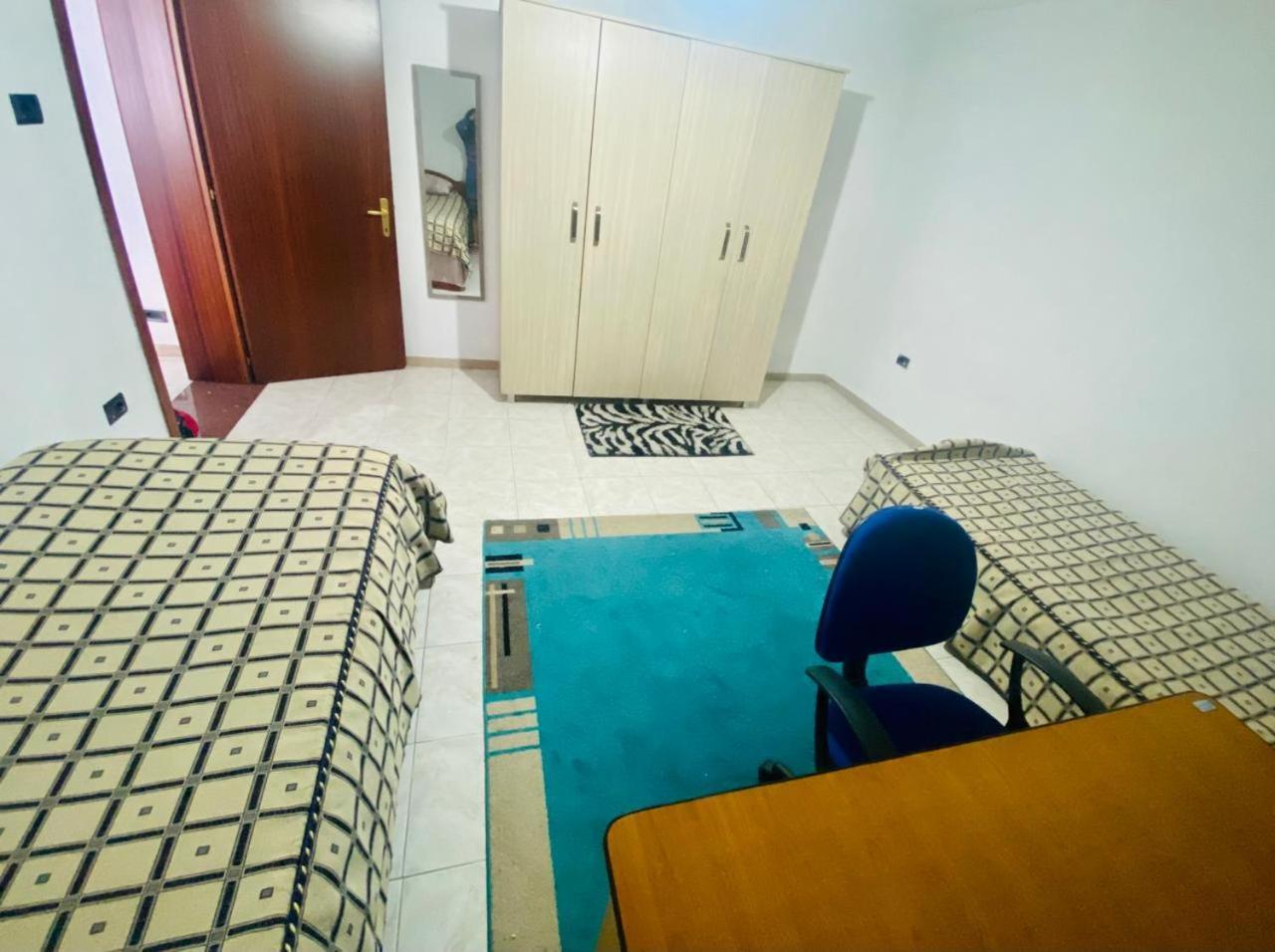 Apartment Tirana Esterno foto